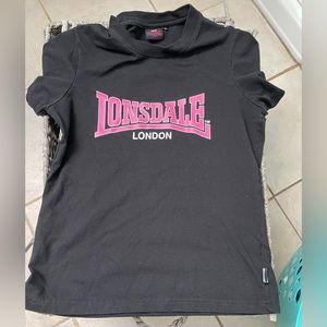 Extra small women’s Lonsdale T-shirt. Black with pink and white.